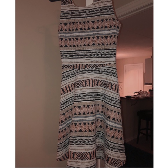 SUZY SHIER DRESS - Picture 2 of 4